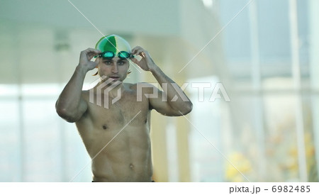 swimmer 6982485