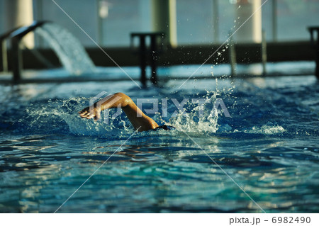 swimmer 6982490