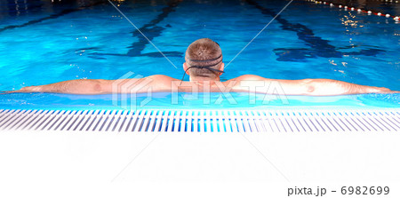 .swimmer with arms wide open 6982699