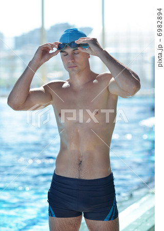 swimmer 6982894