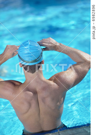 swimmer 6982896