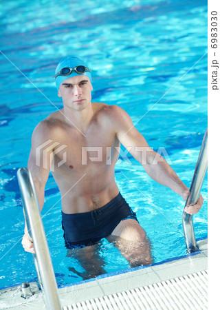 swimmer swimmer 6983030