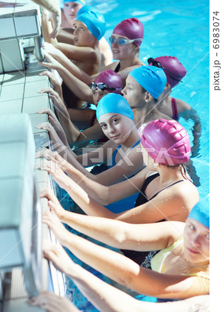 happy children group at swimming pool 6983074