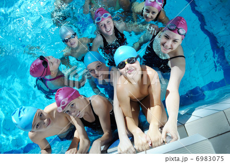 happy children group at swimming pool 6983075