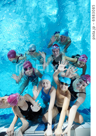 happy children group at swimming pool 6983085