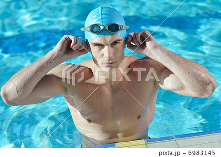 swimmer 6983145