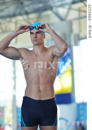 swimmer 6983229