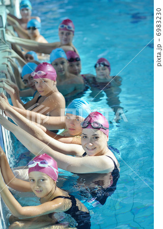 happy children group at swimming pool 6983230