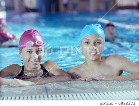 happy children group at swimming pool 6983272