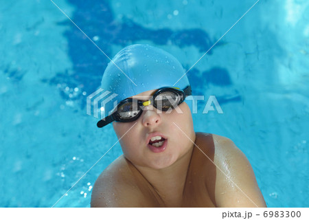 happy child on swimming pool 6983300
