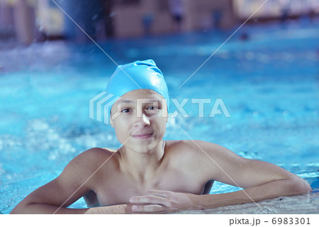 happy child on swimming pool 6983301