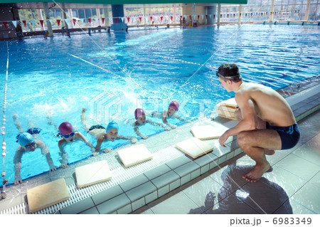 happy child on swimming pool 6983349