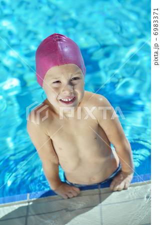 happy child on swimming pool 6983371