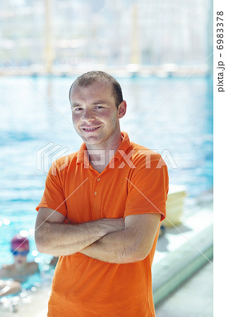 happy children group at swimming pool 6983378