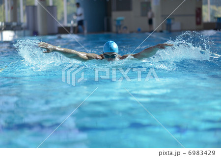swimmer 6983429