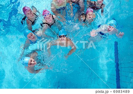 happy children group at swimming pool 6983489