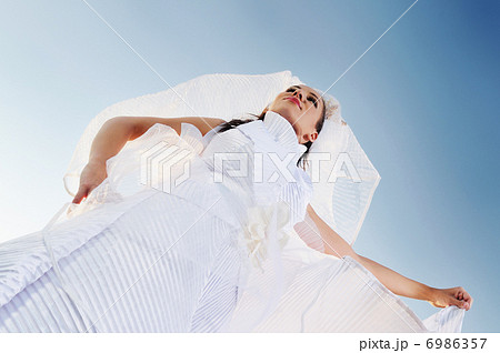 bride outdoor ;) 6986357