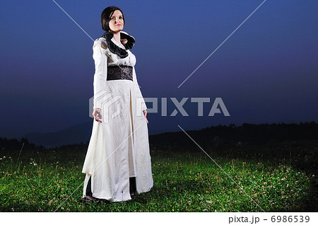 beautiful bride outdoor after wedding ceremny beautiful bride outdoor after wedding ceremny 6986539