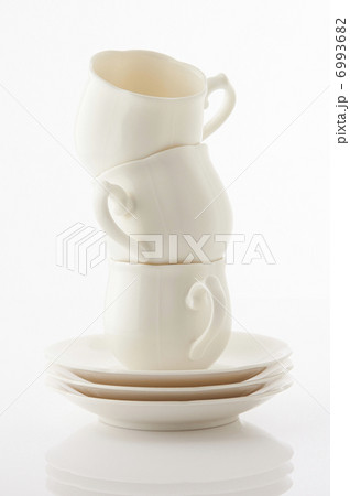 重なったコーヒーカップ３個 6993682