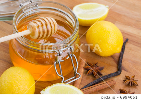 honey in jar  and spices 6994061