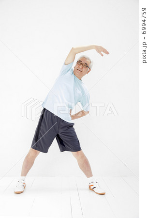 スポーツする50代男性 スポーツする50代男性 6994759