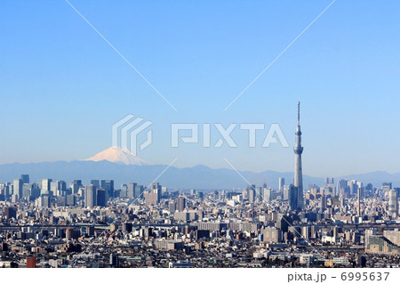 青空の富士山と東京スカイツリー 青空の富士山と東京スカイツリー 6995637