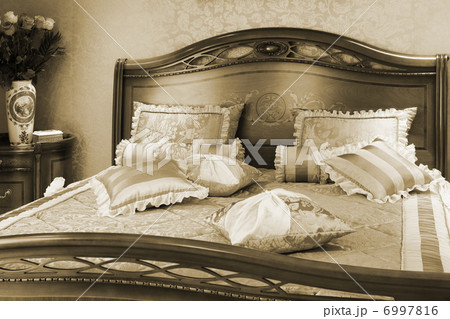 modern bedroom 6997816