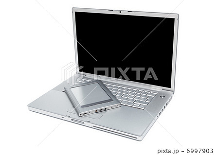 laptop and reader 6997903