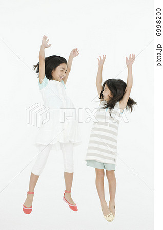 ジャンプする女の子たち 6998200