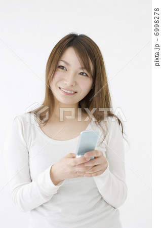 携帯電話と若い女性 携帯電話と若い女性 6998278