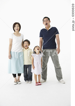 四人の日本人親子 四人の日本人親子 6999609