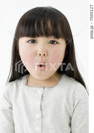 日本人の女の子のポートレートの写真素材