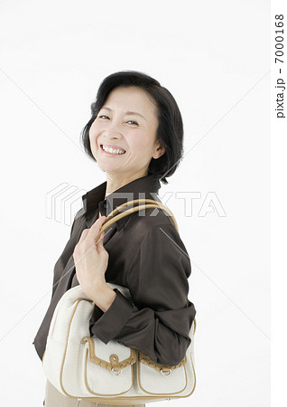 微笑む中年女性 微笑む中年女性 7000168