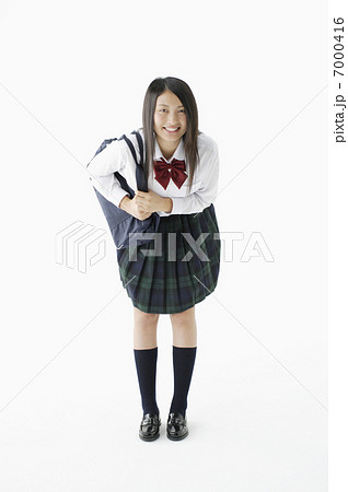 バッグを抱える女子高生 バッグを抱える女子高生 7000416
