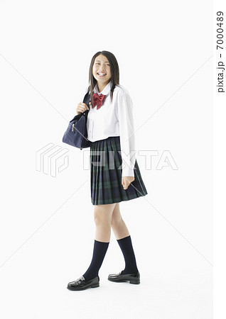 バッグを抱える女子高生の写真素材