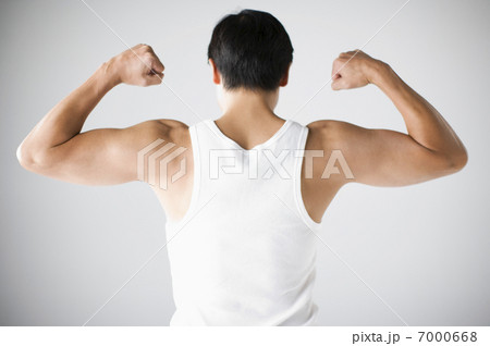 フィットネスの男性 7000668