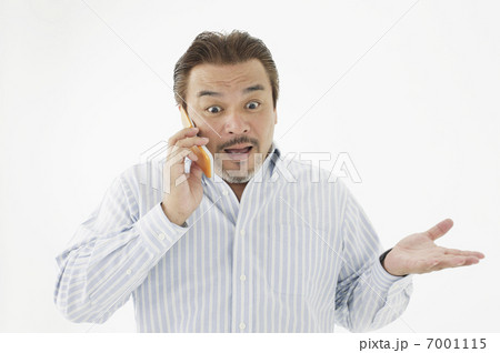 携帯電話と男性 7001115