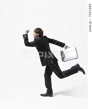 歩くビジネスマン 7001866