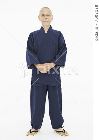 作務衣姿のシニア男性 作務衣姿のシニア男性 7002139