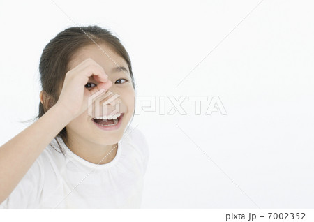 覗く女の子 7002352