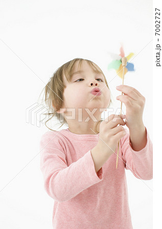 風車とハーフの女の子 7002727