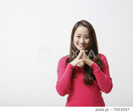 微笑む日本人女性 7003097
