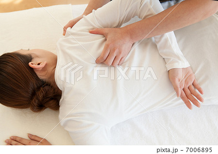 beauty-treatment clinic　撮影協力： 3BエステサロンLuki'A（麻布十番） 7006895