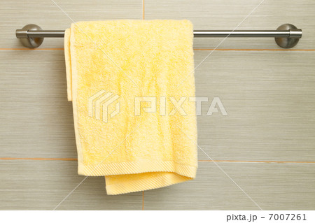 yellow towel 7007261