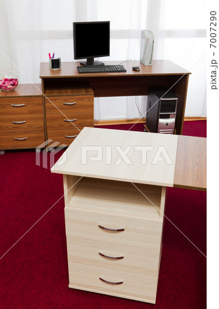 computer on a desk 7007290