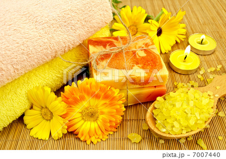 Soap and bath salt with calendula 7007440