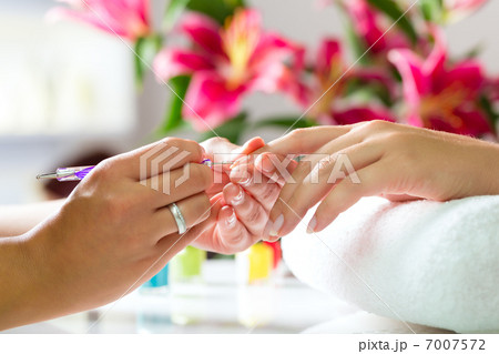 Woman in nail salon receiving manicure 7007572
