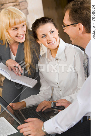 Business communication 7008624
