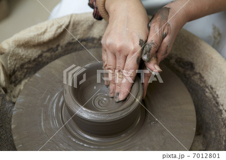 陶芸体験　ろくろを回す 7012801