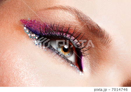 Woman eyes with beautiful  fashion bright pink make-up 7014746